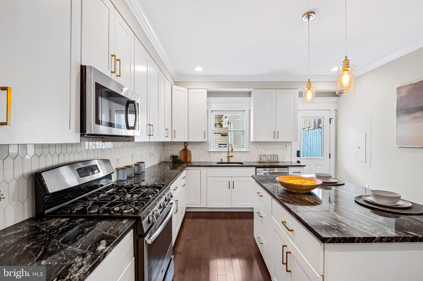 103 W Ostend Street photo 11