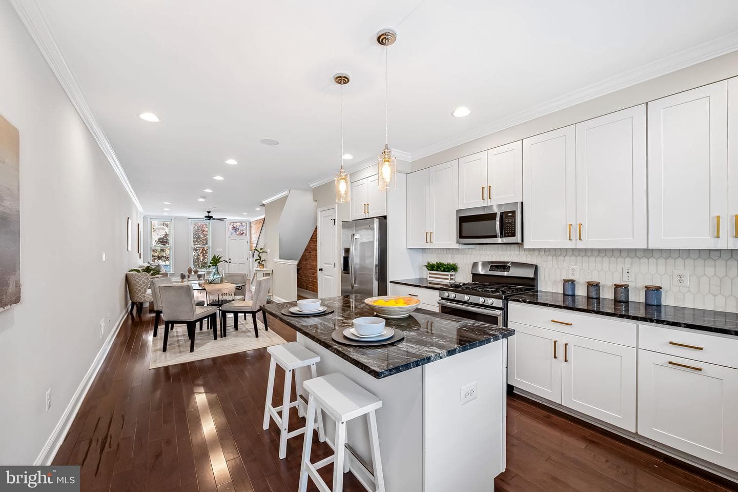 103 W Ostend Street photo 14