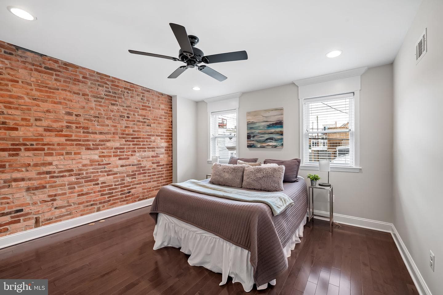 103 W Ostend Street photo 18