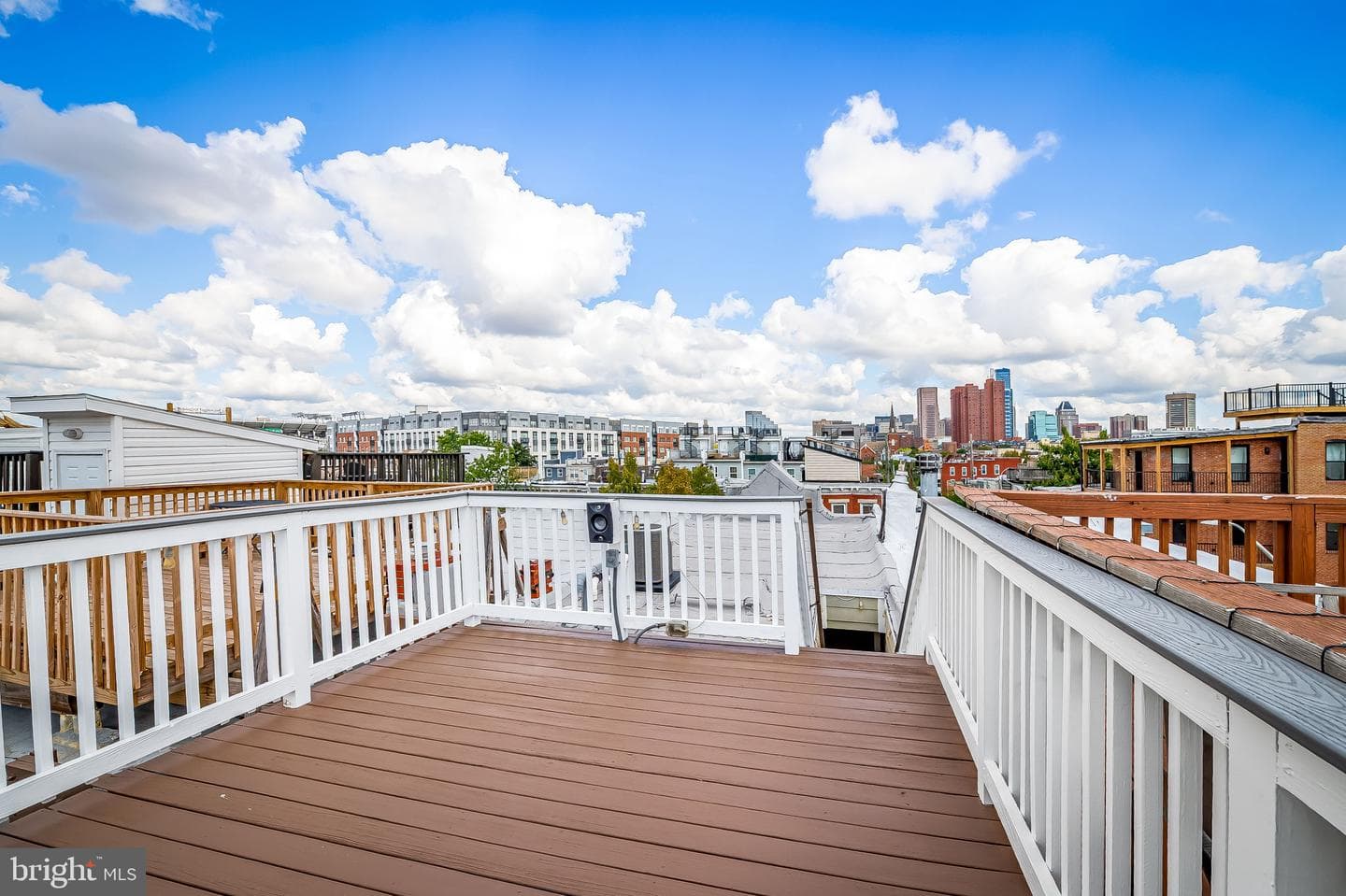103 W Ostend Street photo 24