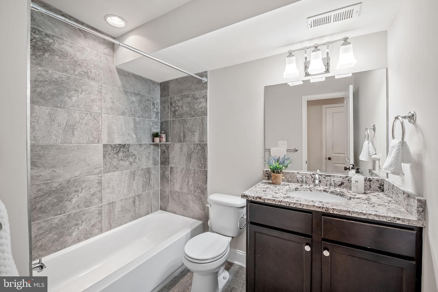 103 W Ostend Street photo 33