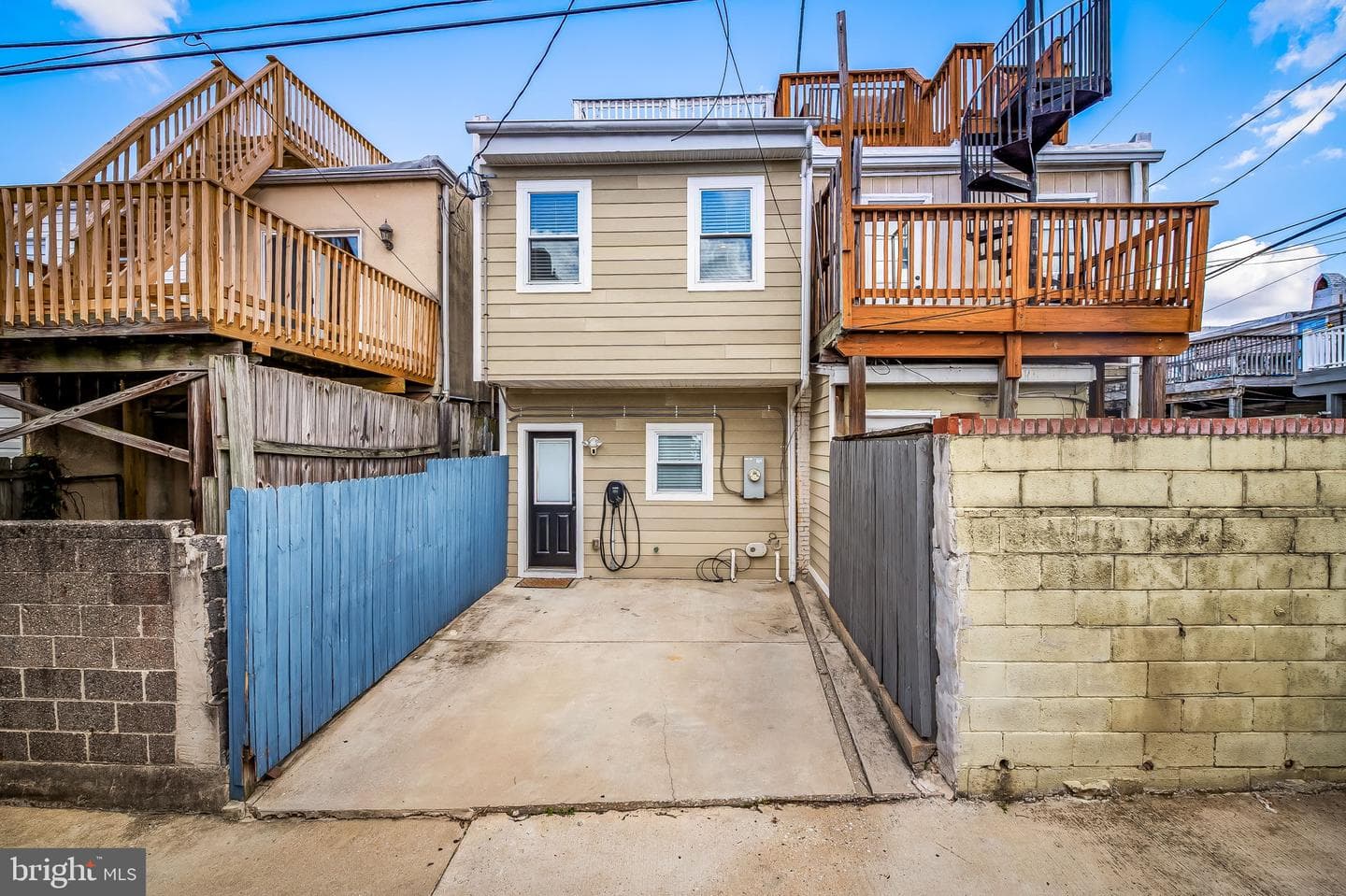 103 W Ostend Street photo 35