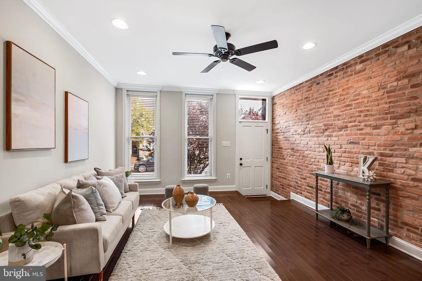 103 W Ostend Street photo 5