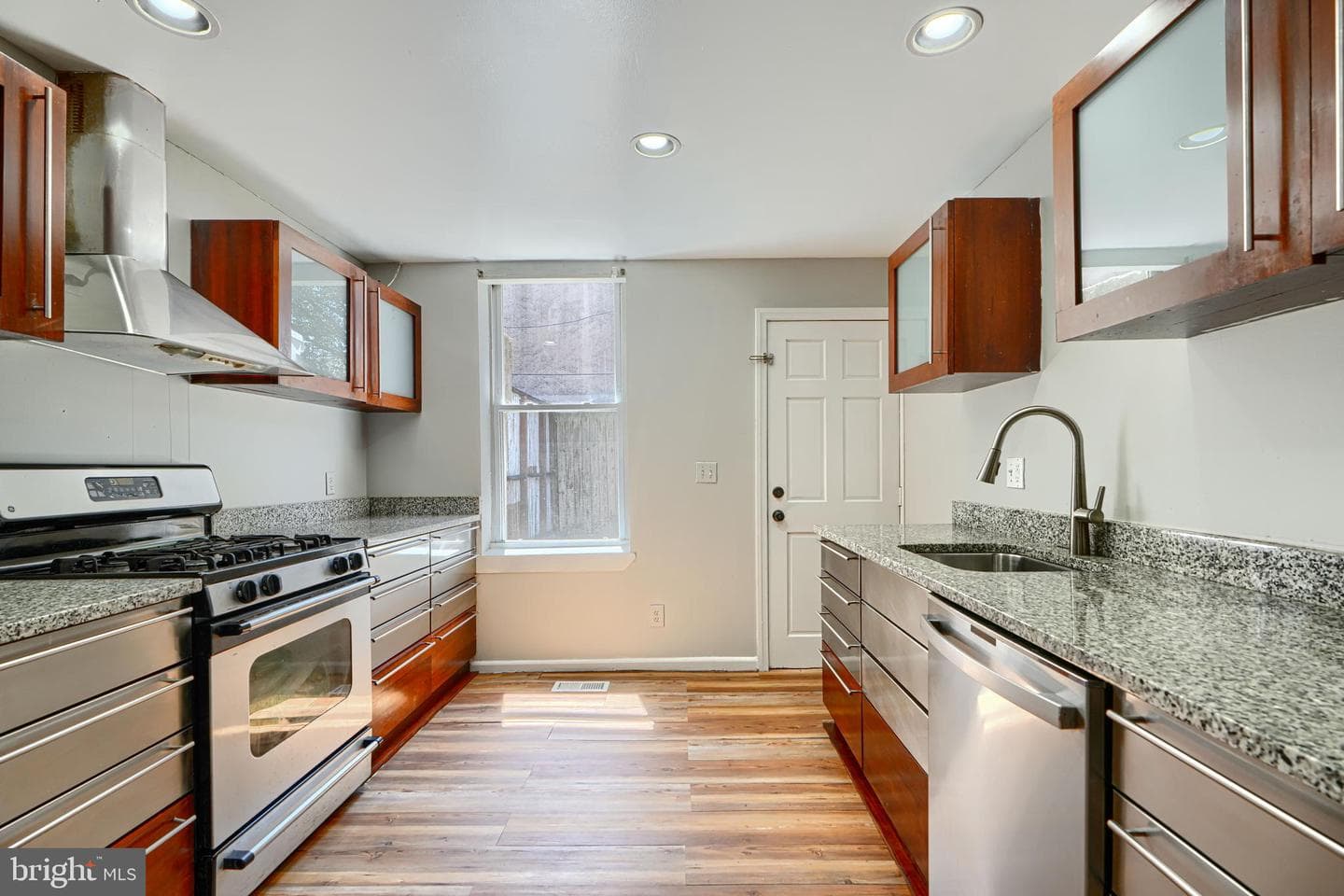 2519 Fleet Street photo 6