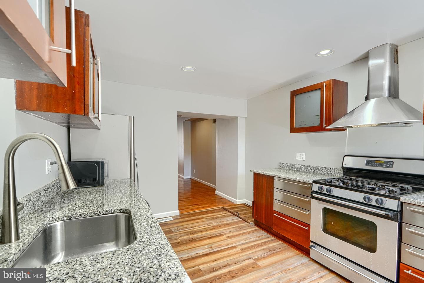 2519 Fleet Street photo 7