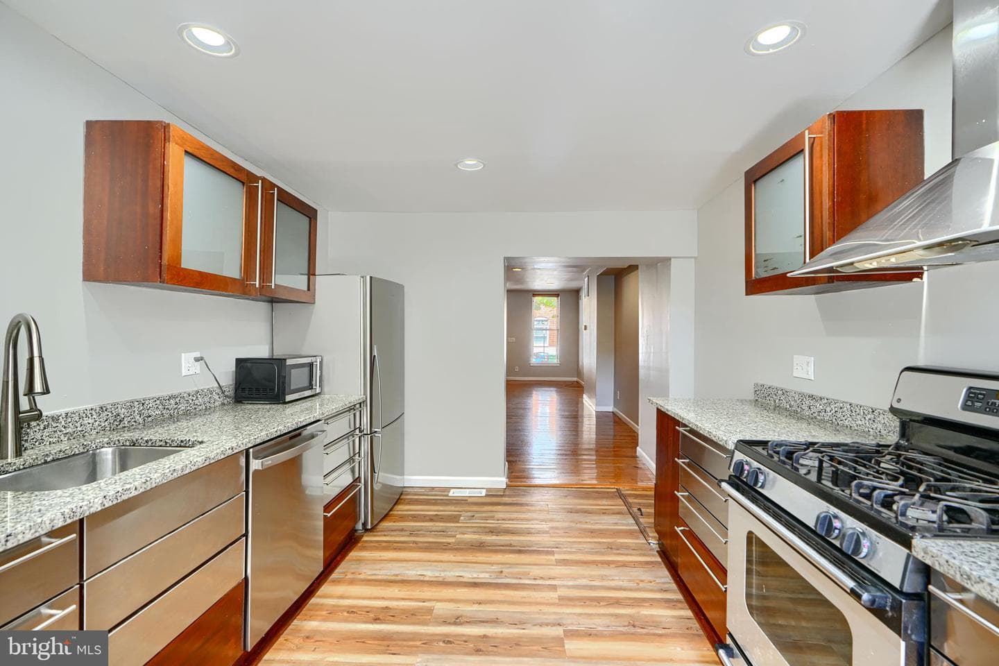 2519 Fleet Street photo 8