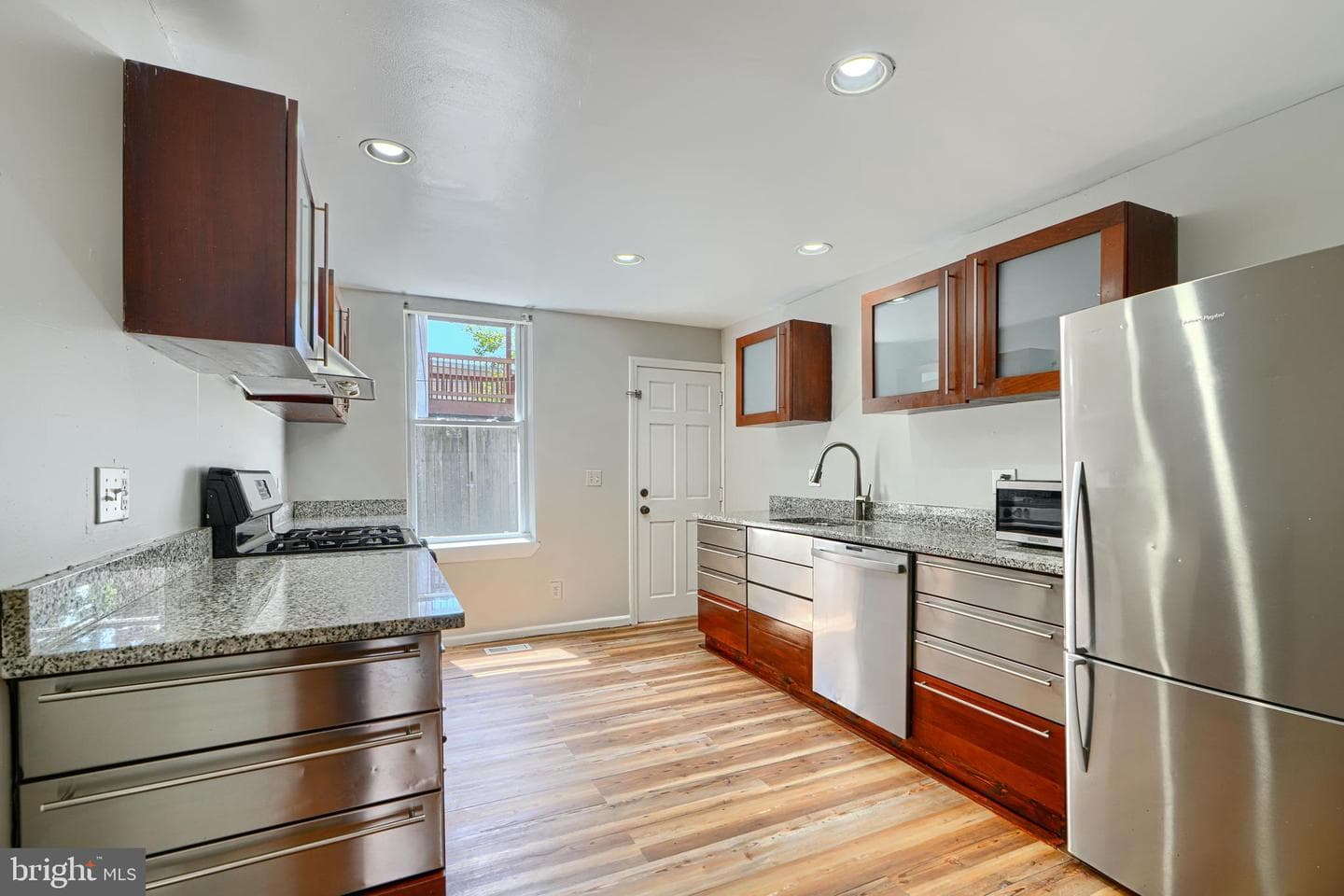 2519 Fleet Street photo 9