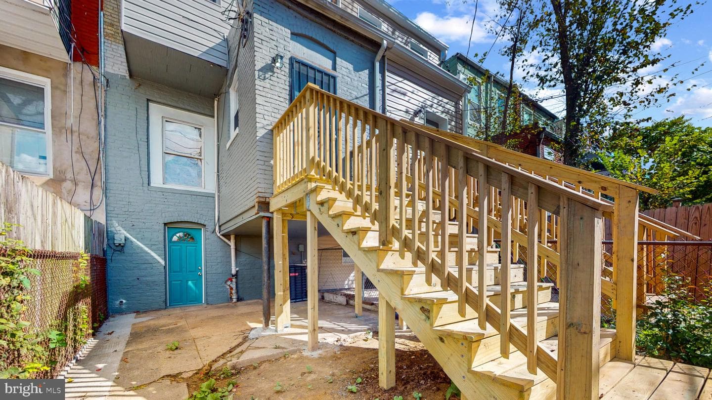 2710 The Alameda, Baltimore