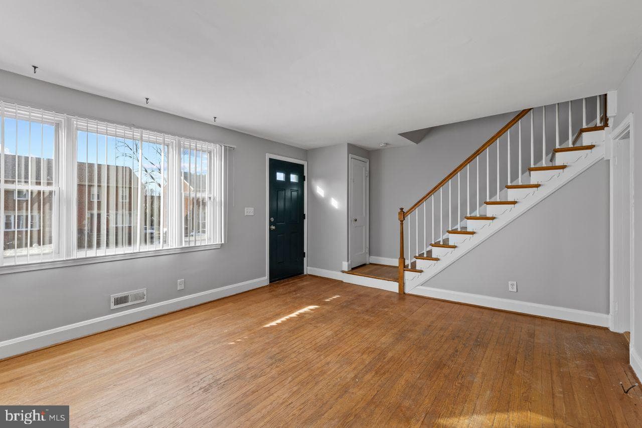 3158 Woodring Avenue photo 3