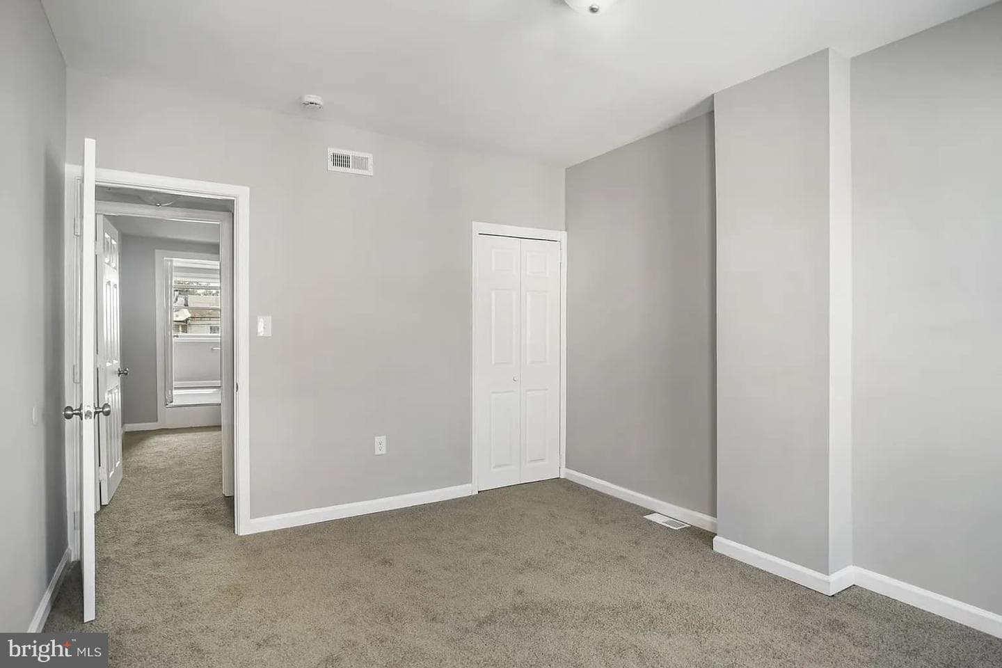 1249 Sargeant Street photo 4