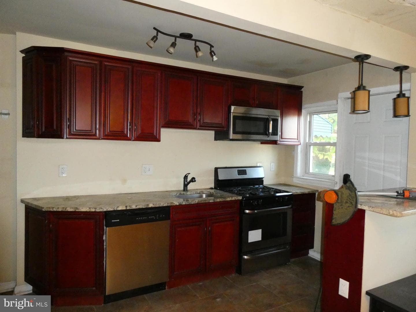 604 Cheraton Road photo 5