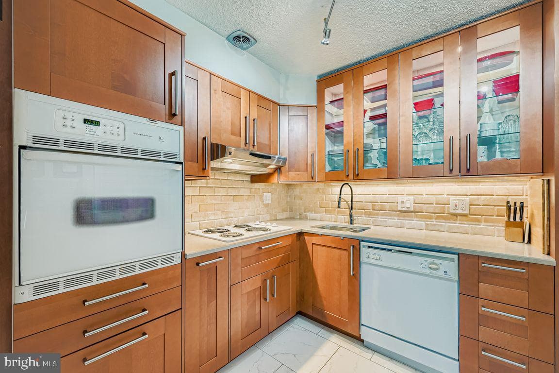 1101 Saint Paul Street #1410 photo 3