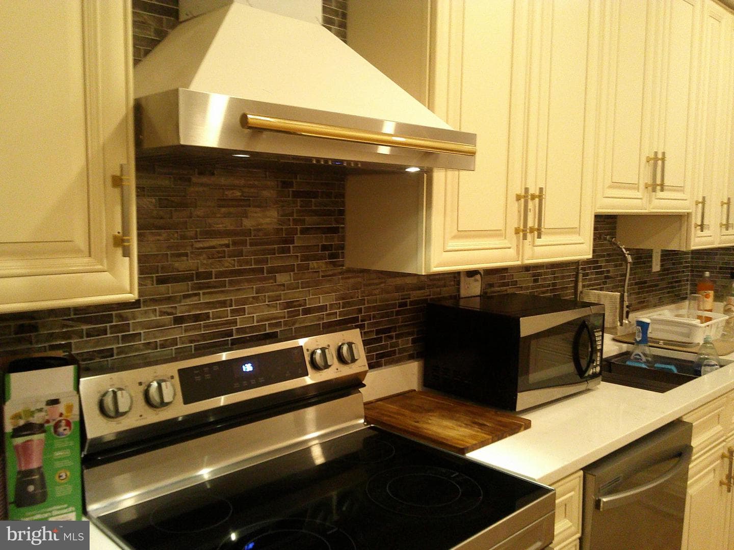 1619 Fulton Avenue N photo 2