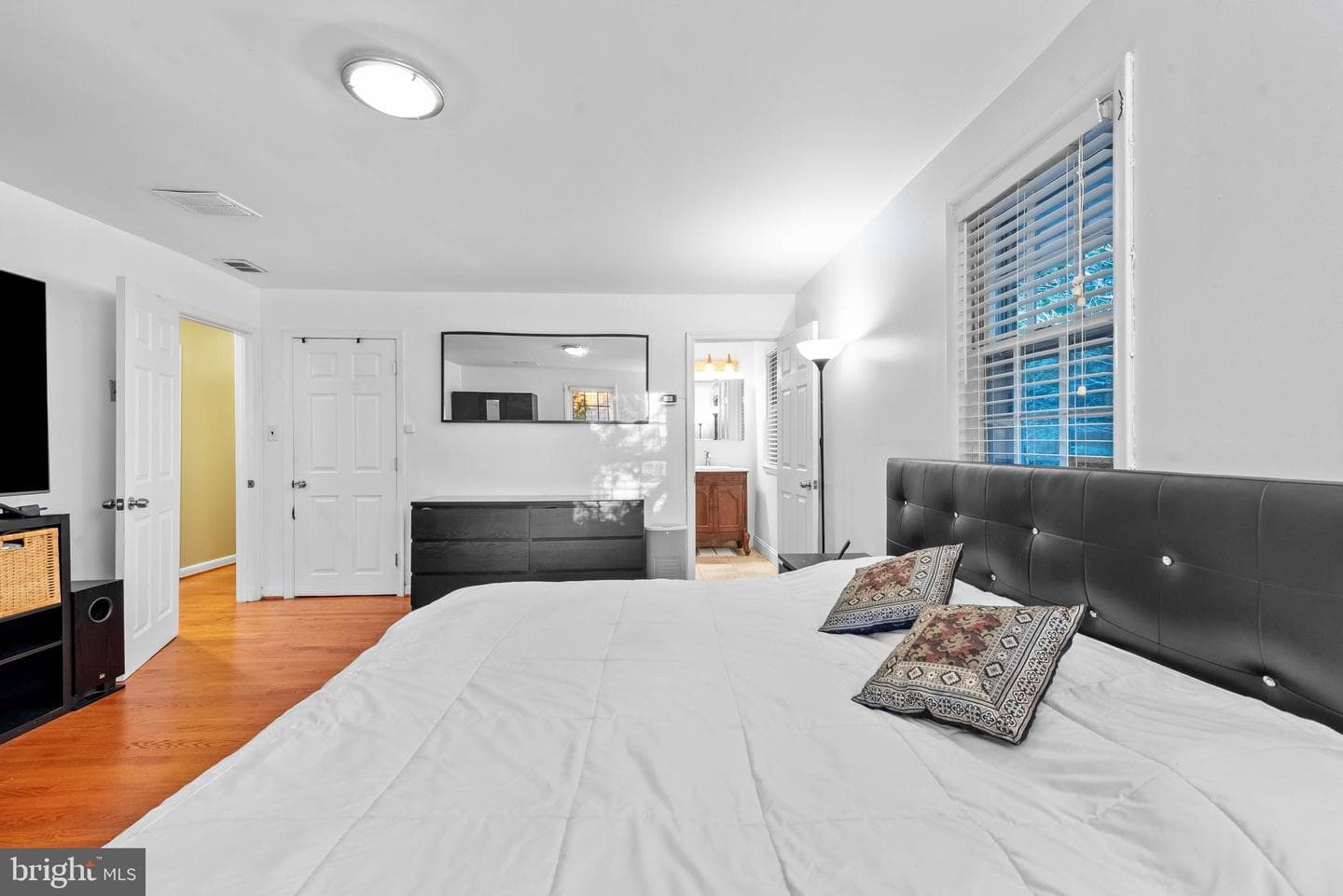 5804 N Charles Street photo 14