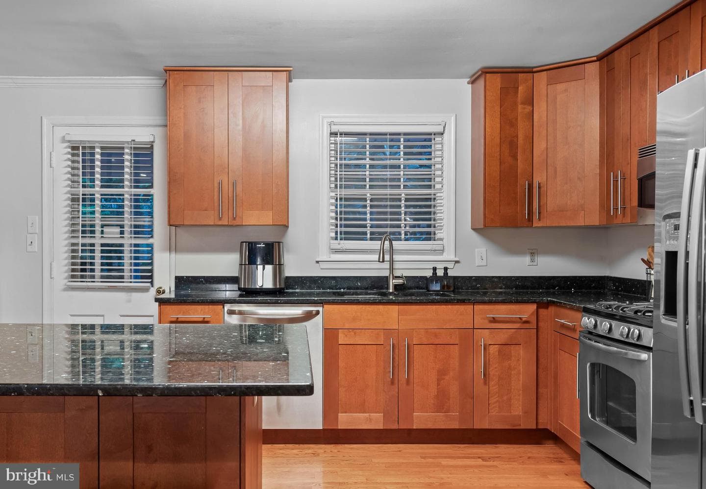 5804 N Charles Street photo 9