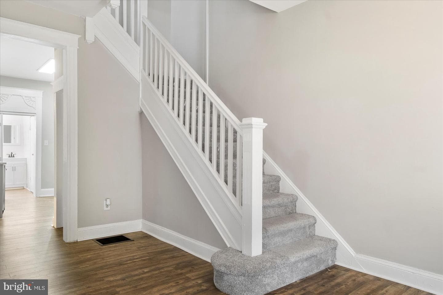 319 Lyndhurst Street photo 7