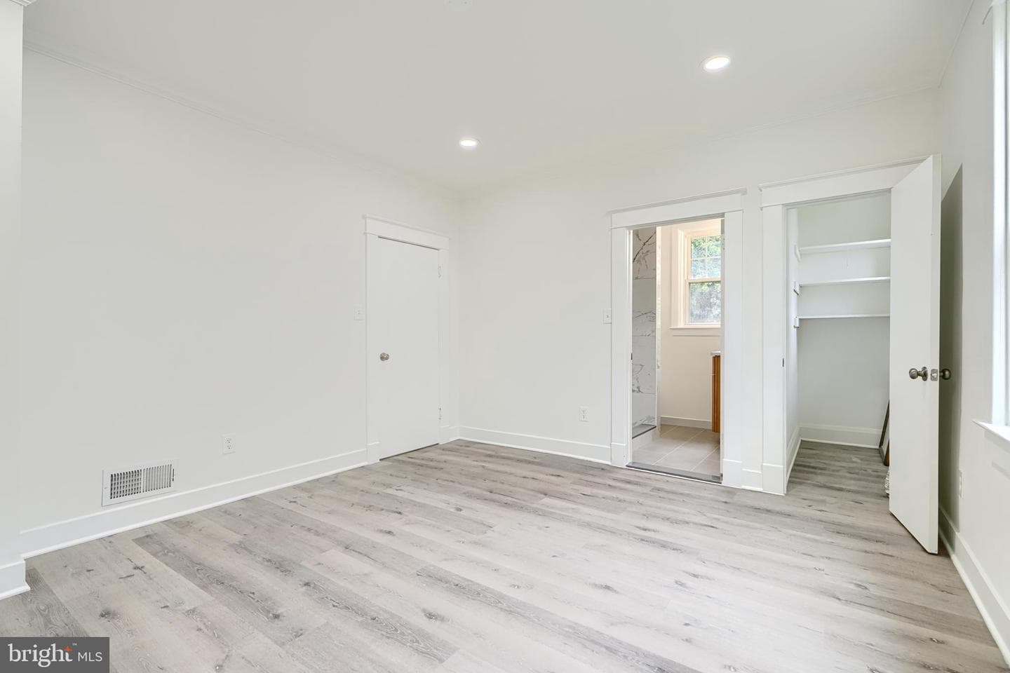 2715 Bayonne Avenue photo 14