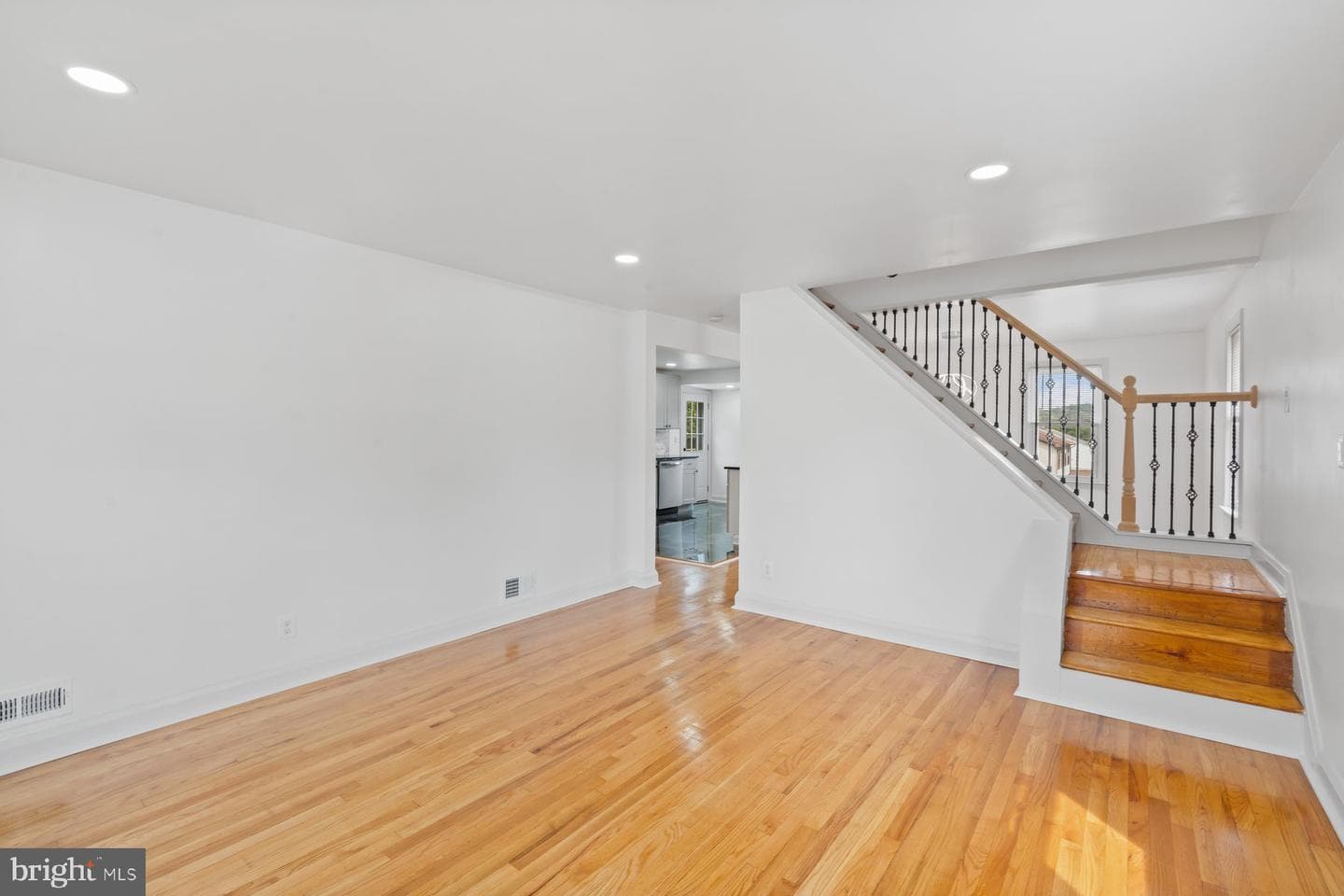 5301 Todd Avenue photo 5