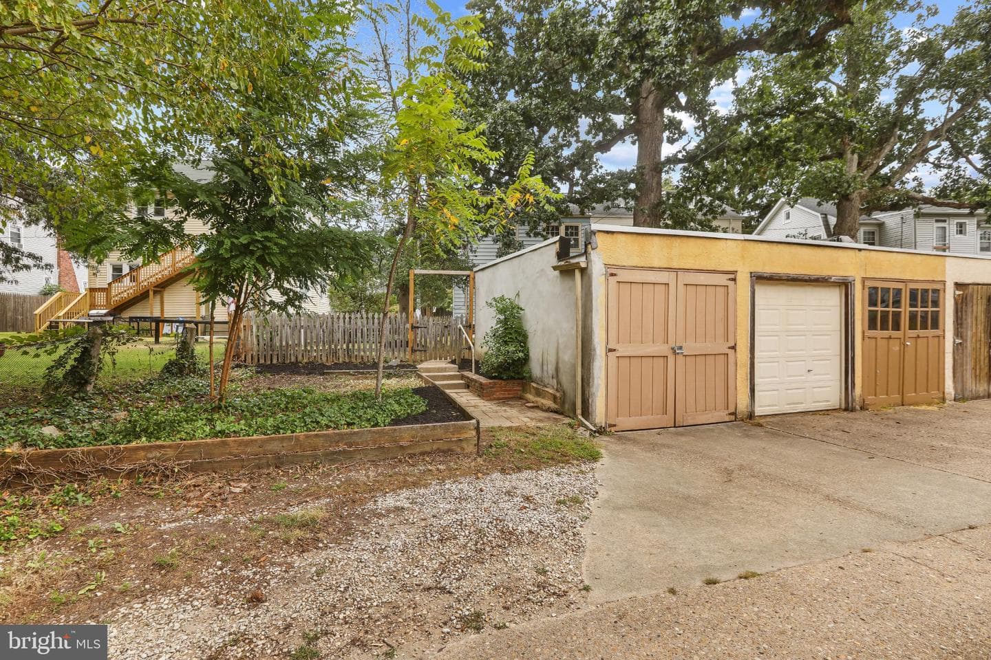 425 E Lake Avenue photo 29