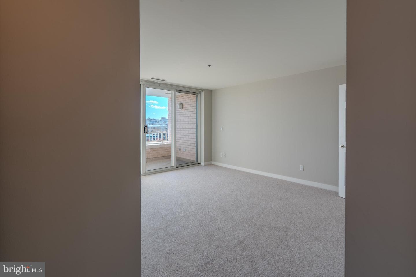 100 Harborview Drive #302 photo 2