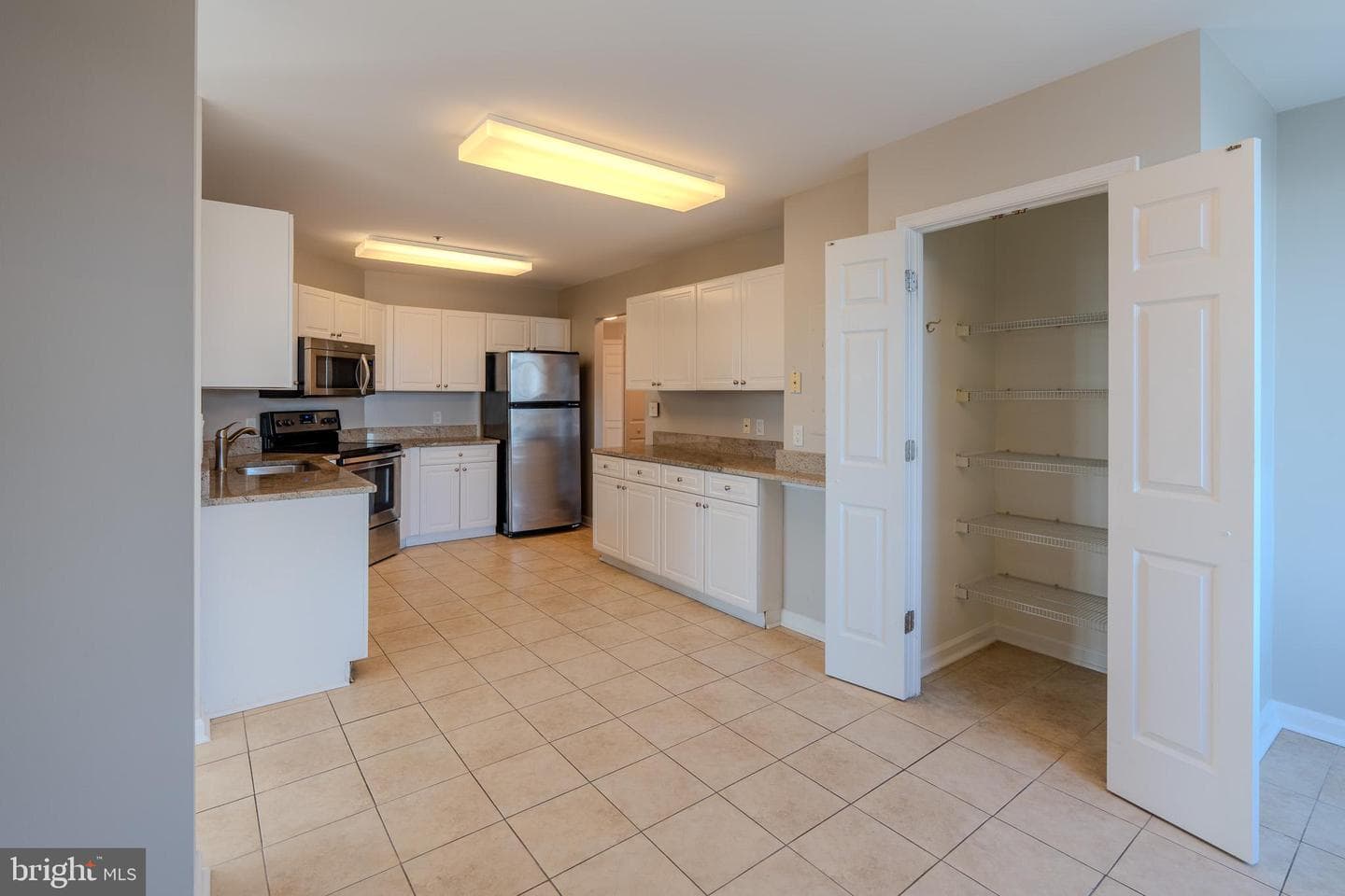 100 Harborview Drive #302 photo 39