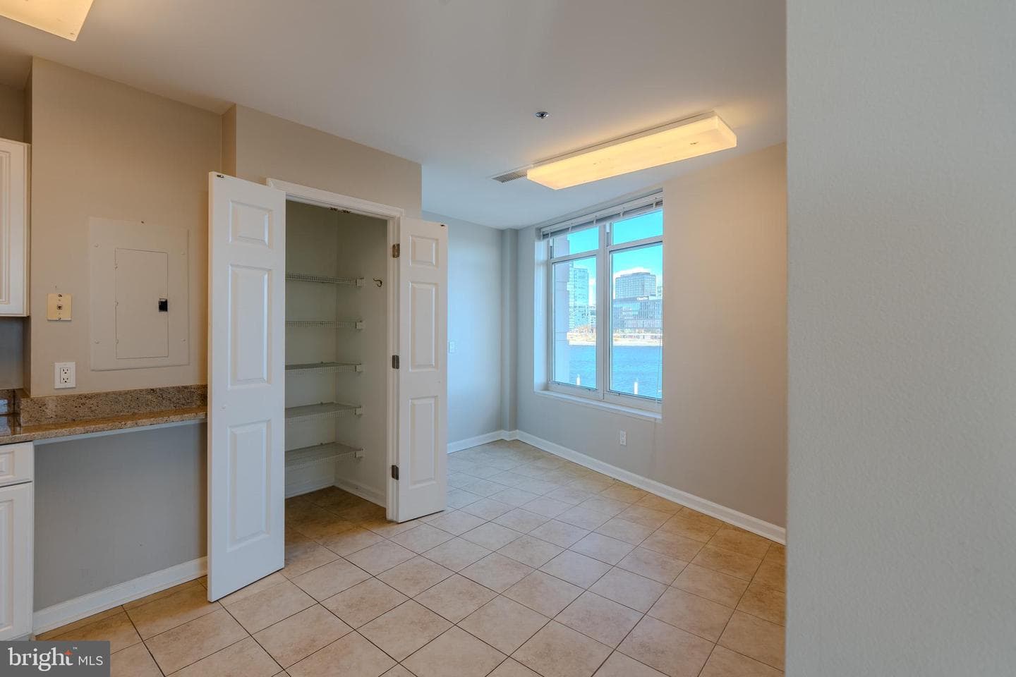 100 Harborview Drive #302 photo 4