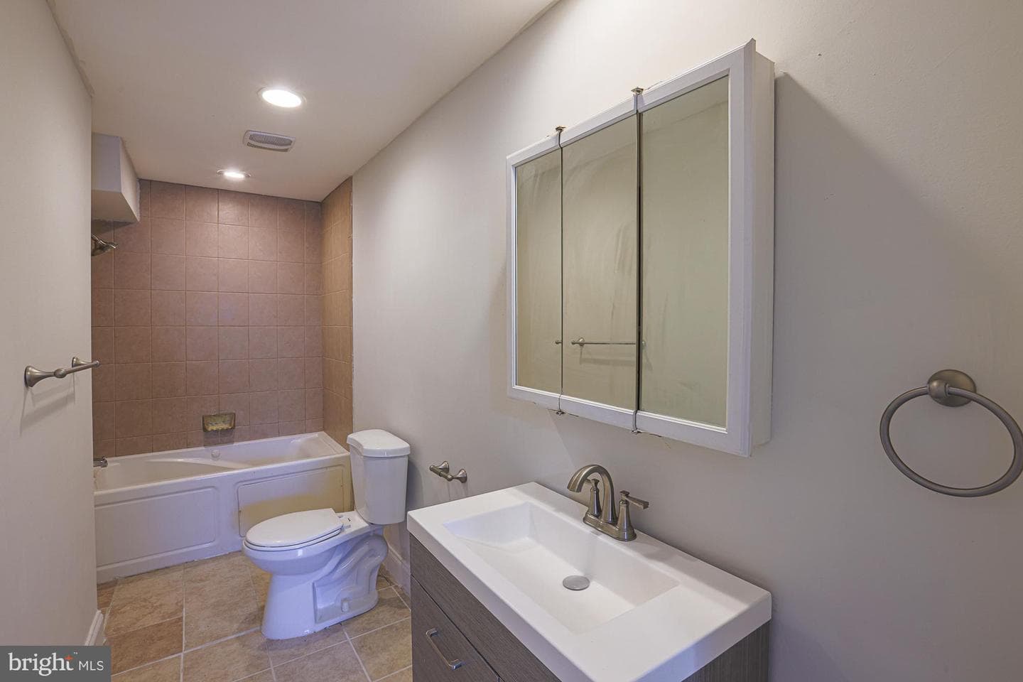 1241 Sargeant Street photo 18