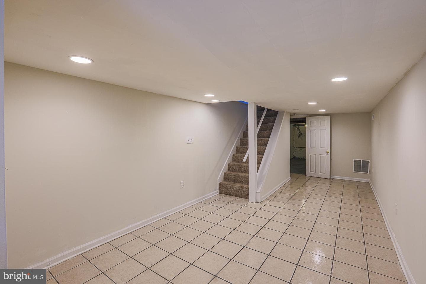 1241 Sargeant Street photo 28