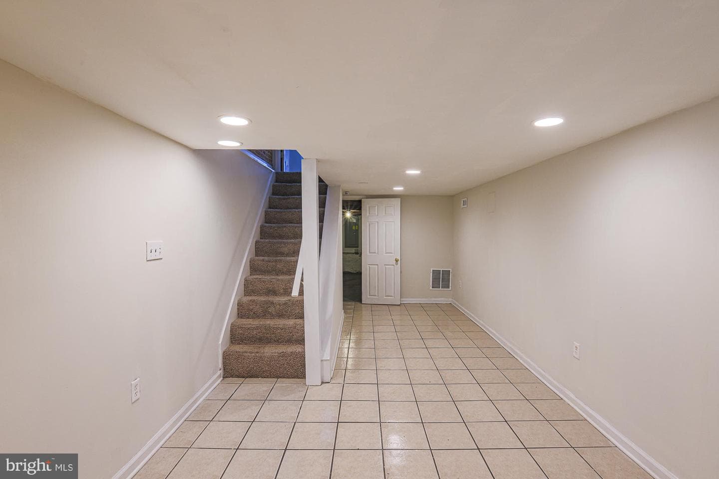 1241 Sargeant Street photo 29