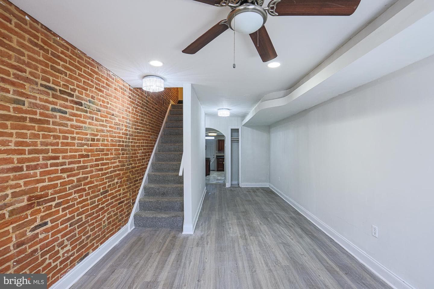 1241 Sargeant Street photo 3