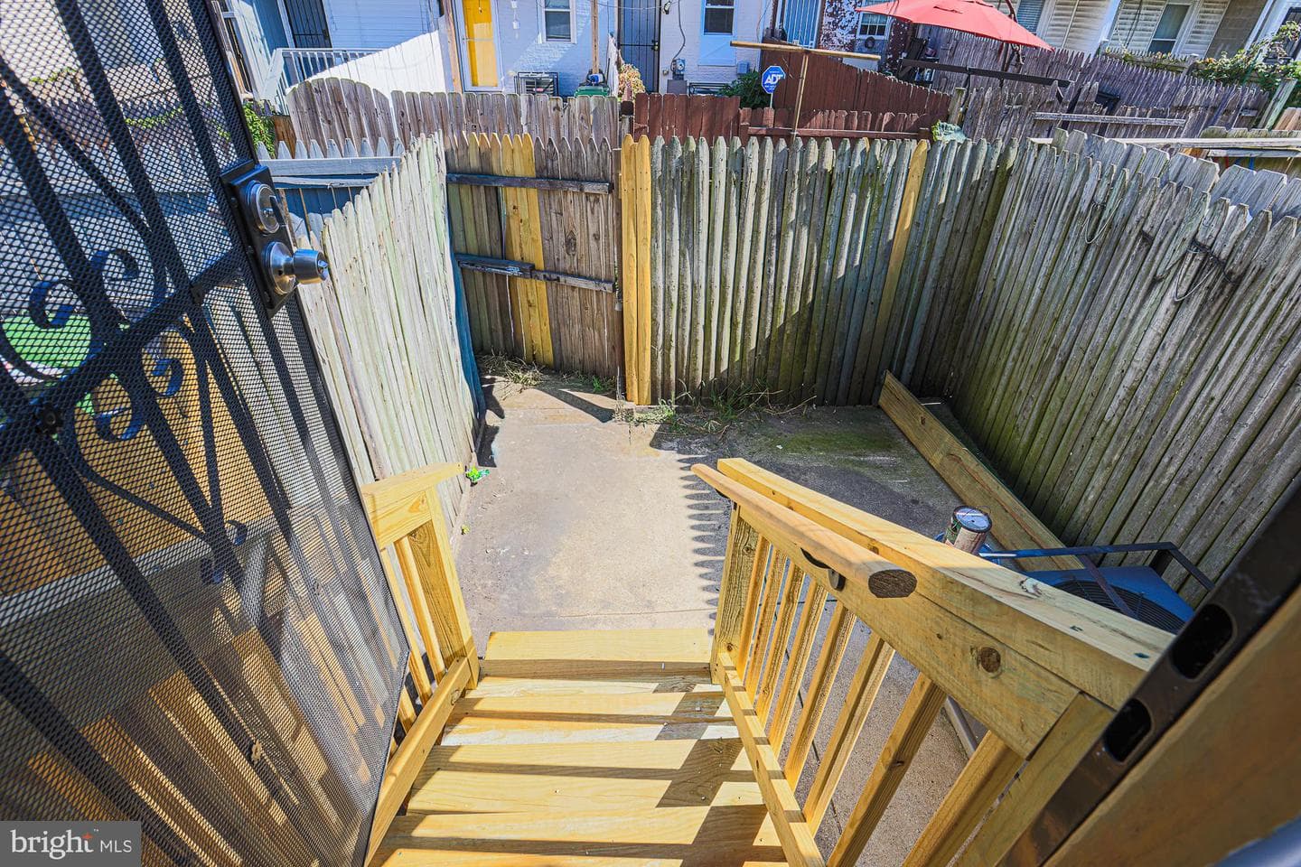 1241 Sargeant Street photo 36