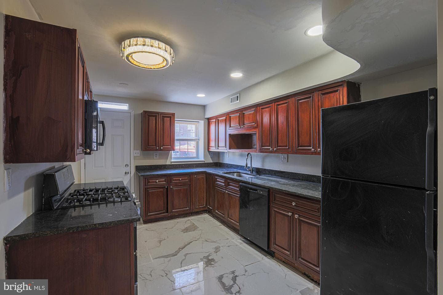 1241 Sargeant Street photo 9