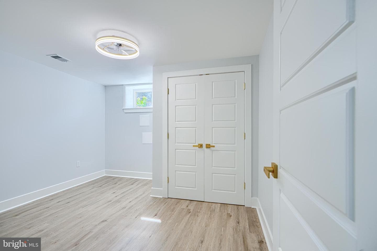 825 N Montford Avenue photo 27