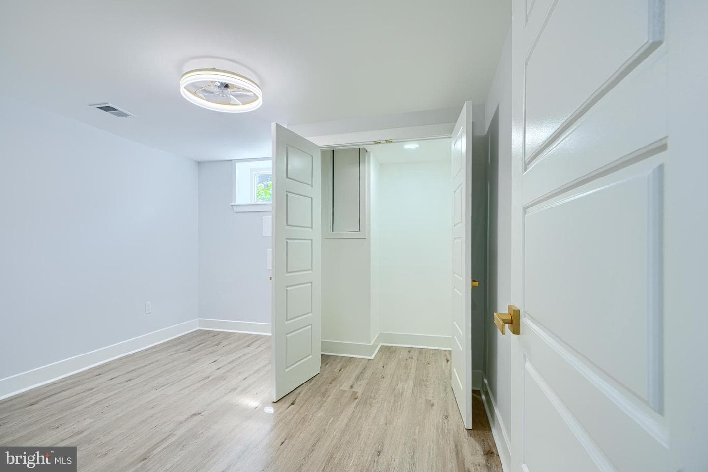 825 N Montford Avenue photo 28