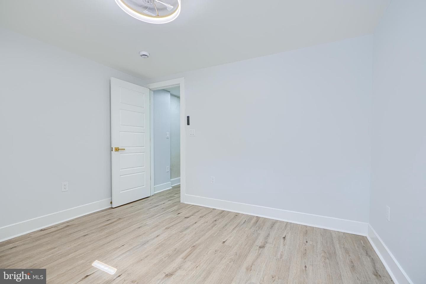 825 N Montford Avenue photo 29