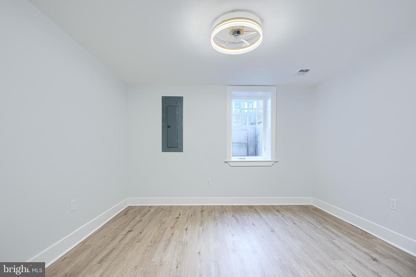 825 N Montford Avenue photo 31