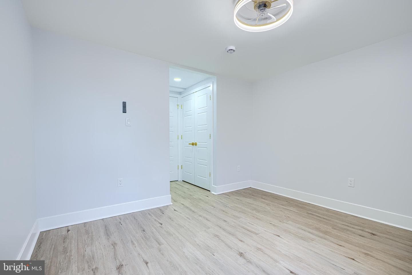 825 N Montford Avenue photo 32