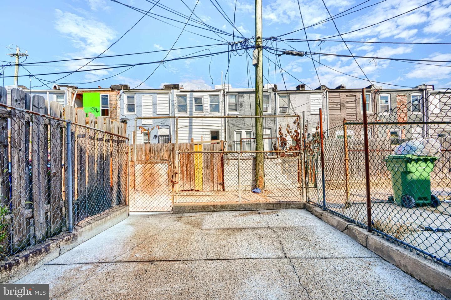 825 N Montford Avenue photo 39