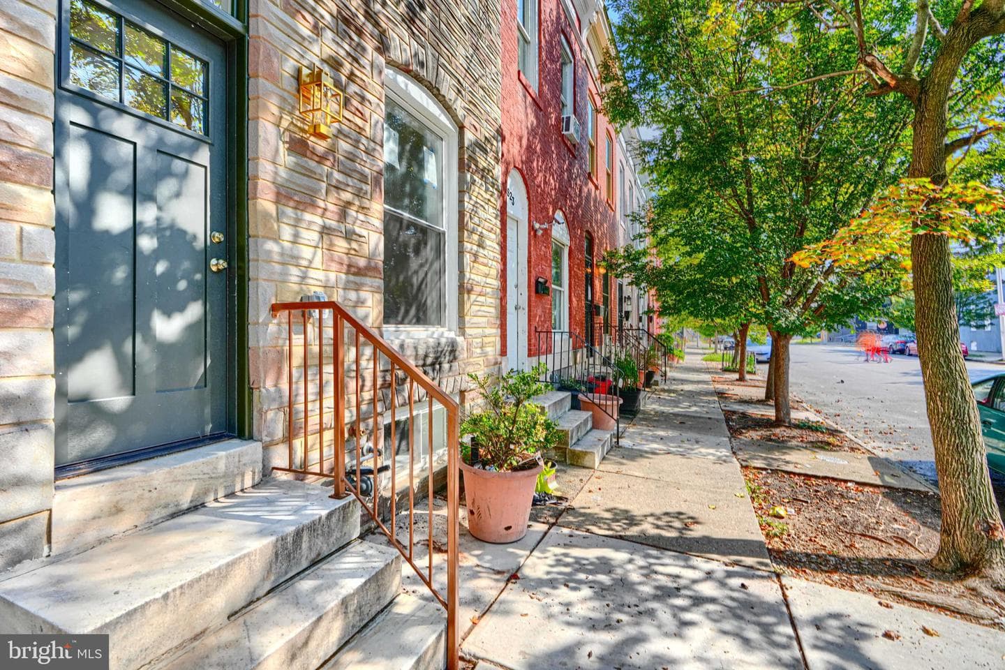 825 N Montford Avenue photo 4