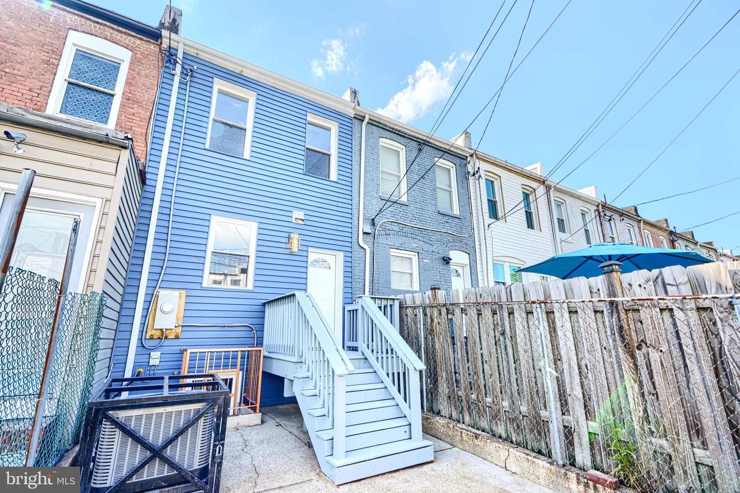 825 N Montford Avenue photo 40