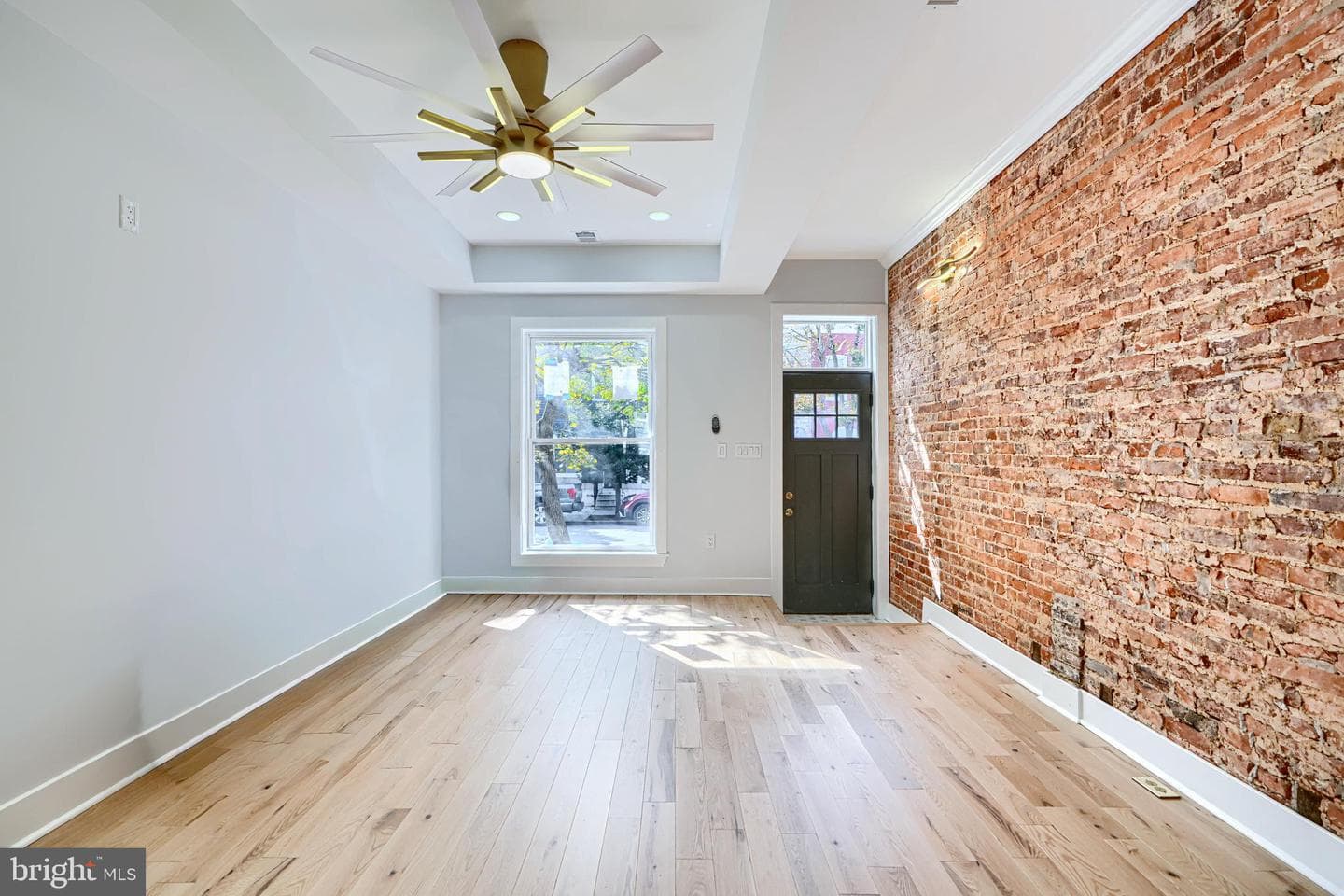 825 N Montford Avenue photo 6
