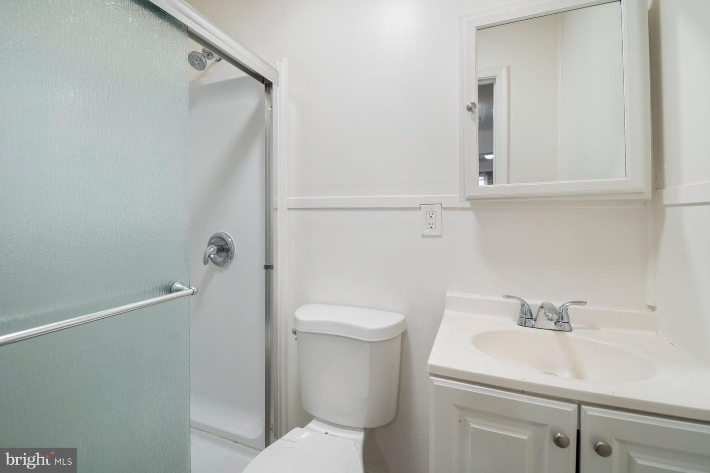 537 Longwood Street photo 11