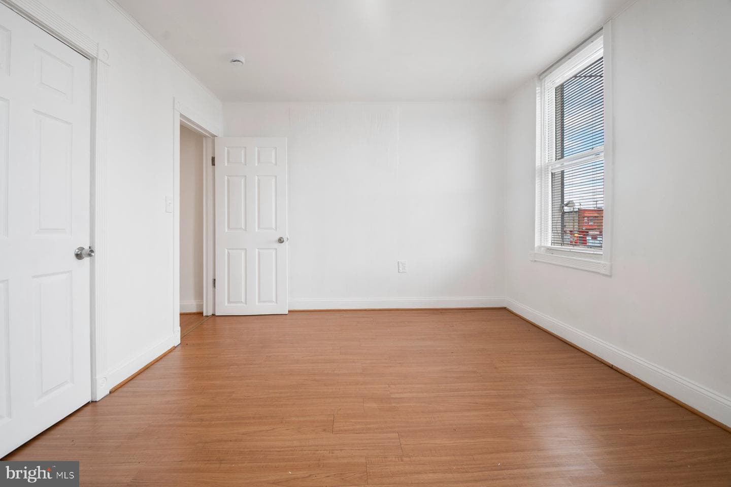 537 Longwood Street photo 15
