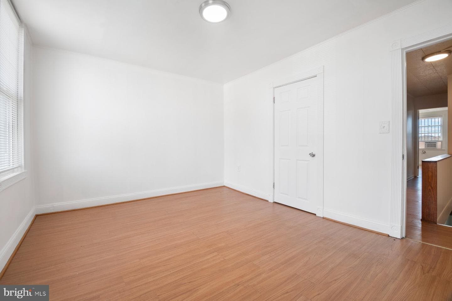 537 Longwood Street photo 16