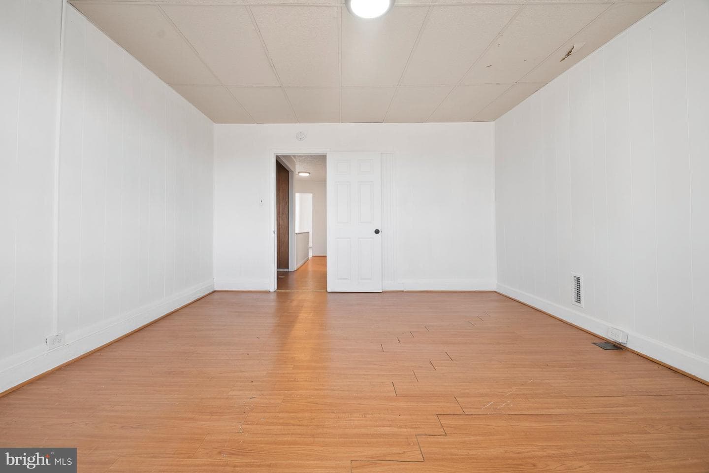 537 Longwood Street photo 23