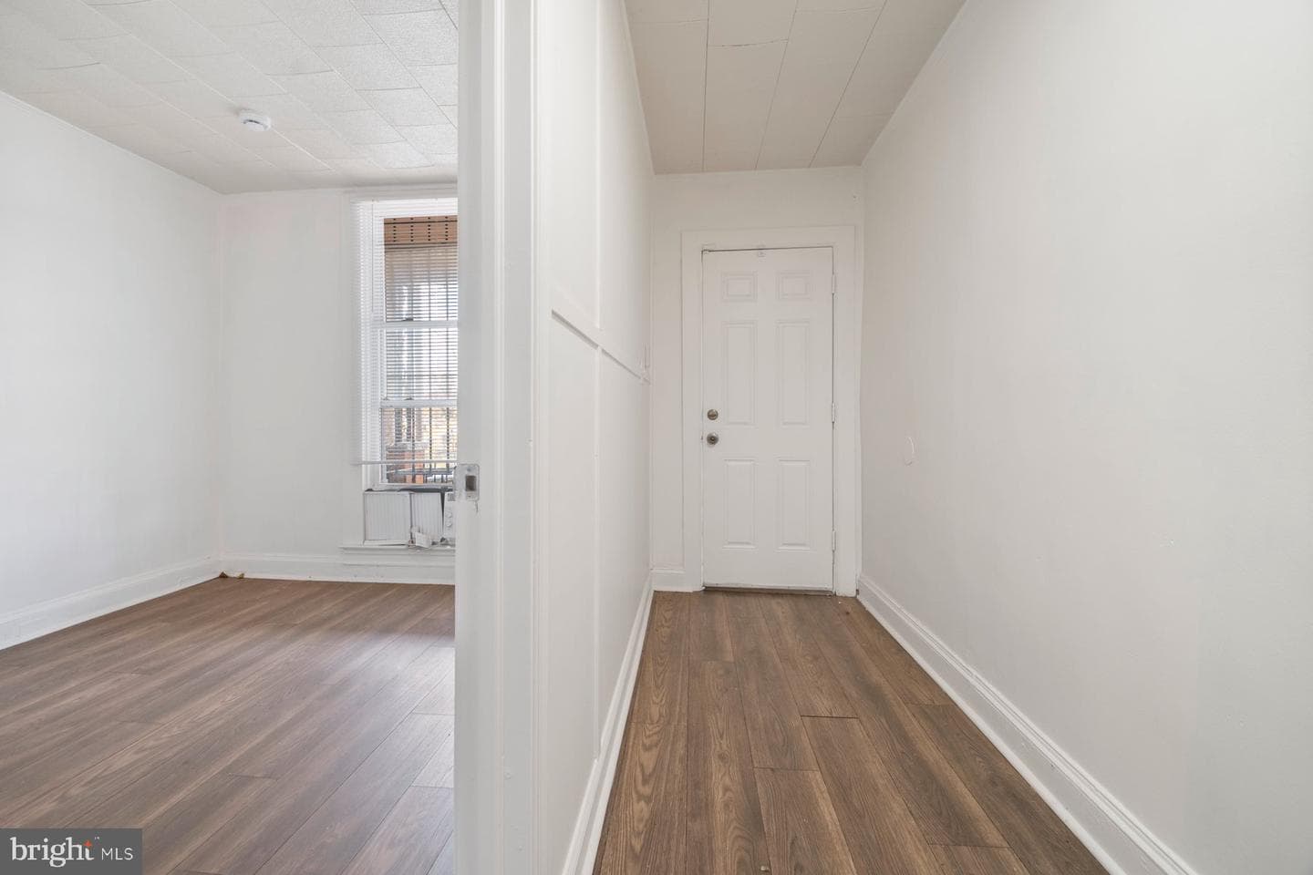 537 Longwood Street photo 5
