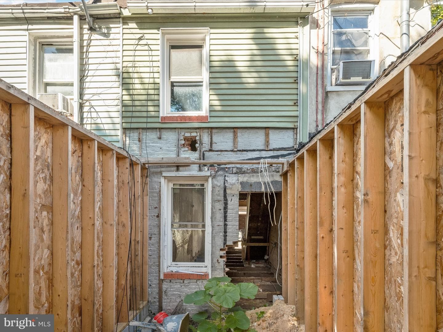 203 S Madeira Street photo 10