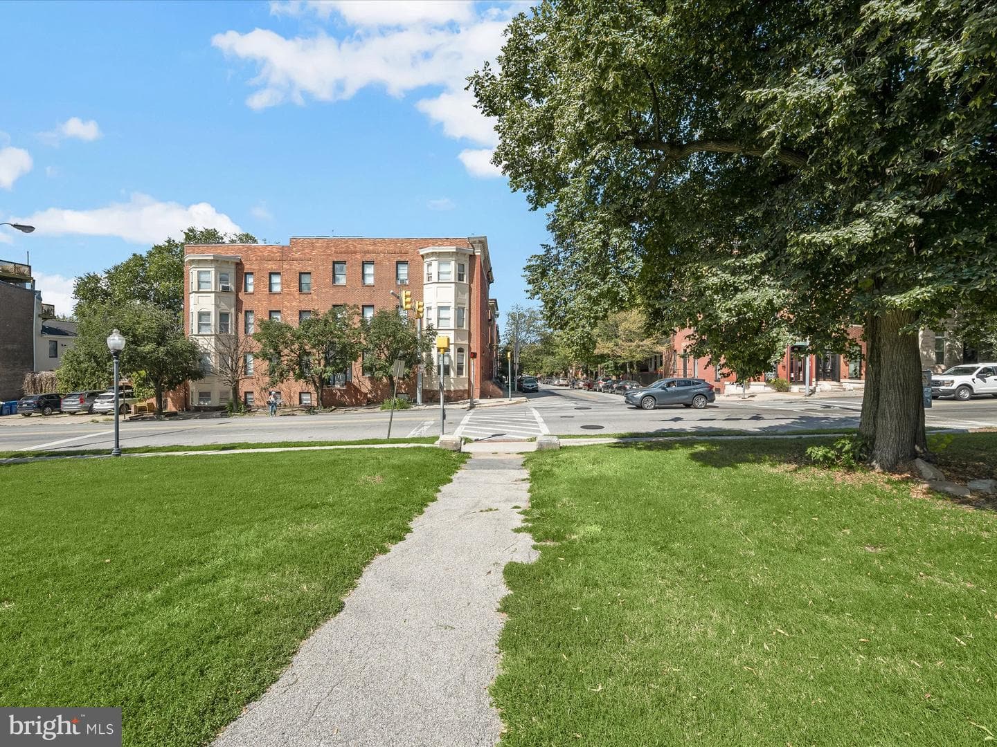 203 S Madeira Street photo 17
