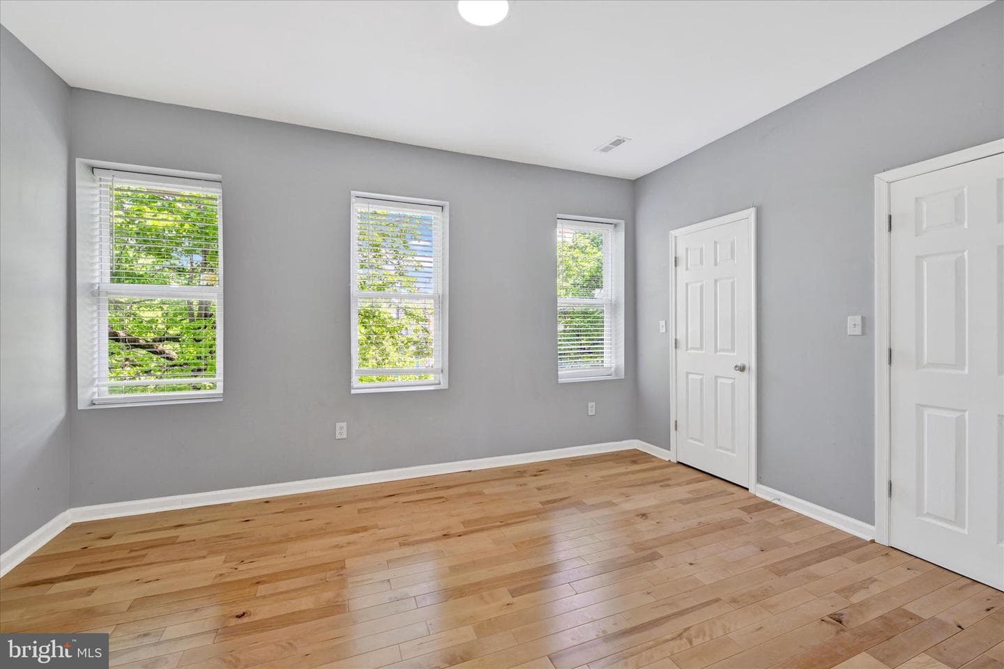 327 E 24th Street photo 22