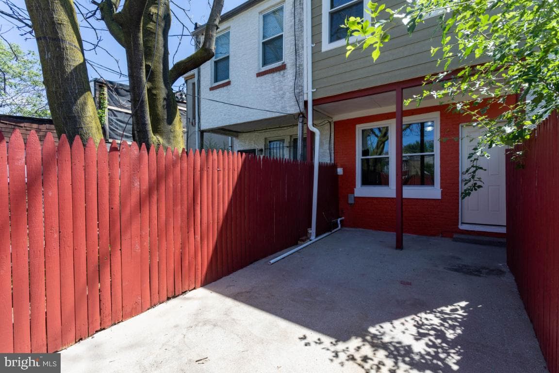408 N Collington Avenue photo 23